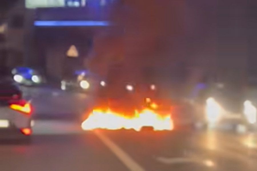 Αναστάτωση στη Λεμεσό – Έβαλαν φωτιά σε ελαστικά (ΒΙΝΤΕΟ)