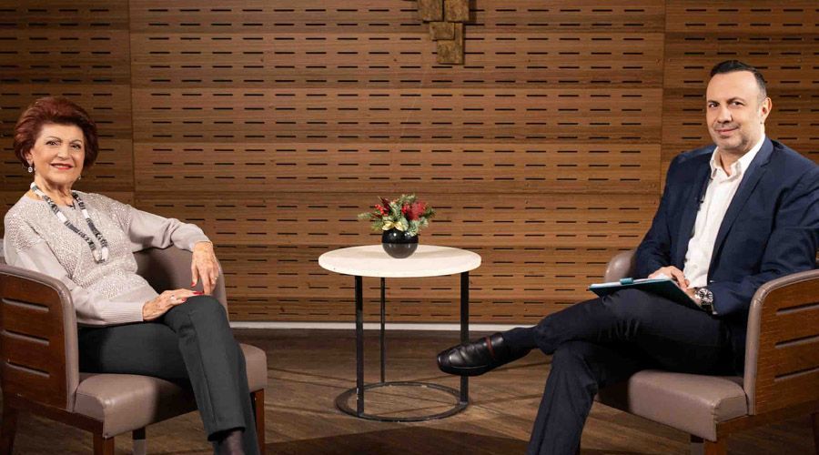 Η Ανδρούλα σε ένα ΤΕΤ-Α-ΤΕΤ που θα βγάλει ειδήσεις 