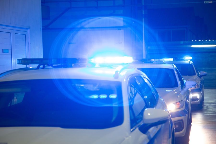 Μεθυσμένος οδηγός «καρφώθηκε» σε σταθμευμένο όχημα