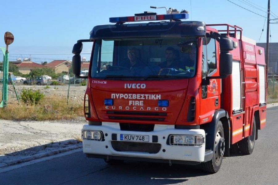 Στις φλόγες βάρκα στο Γέρι