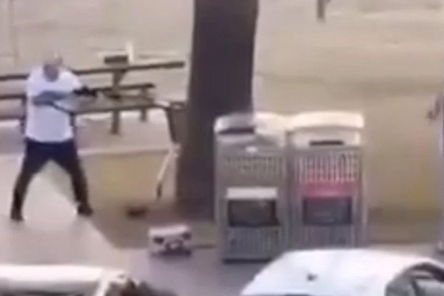 Σϊδνεϊ: Καρέ-καρέ η στιγμή που πολίτης ορμά σε έναν από τους δράστες