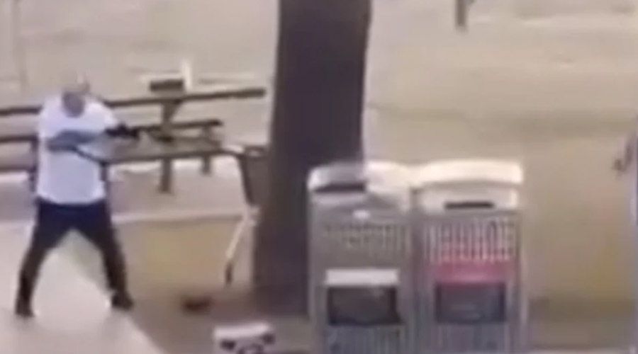 Σϊδνεϊ: Καρέ-καρέ η στιγμή που πολίτης ορμά σε έναν από τους δράστες