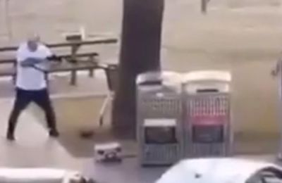 Σϊδνεϊ: Καρέ-καρέ η στιγμή που πολίτης ορμά σε έναν από τους δράστες