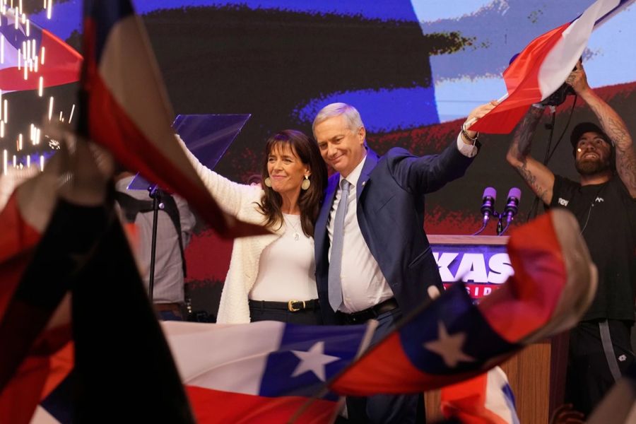 Τις πληγές του παρελθόντος ανοίγει ξανά η χθεσινή νίκη της ακροδεξιάς