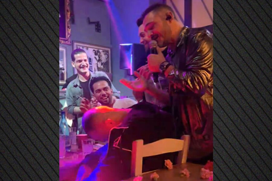 Ο Δόξας τραγούδησε «κοιμήσου εδώ, αλλού μην πας» σε θαμώνα