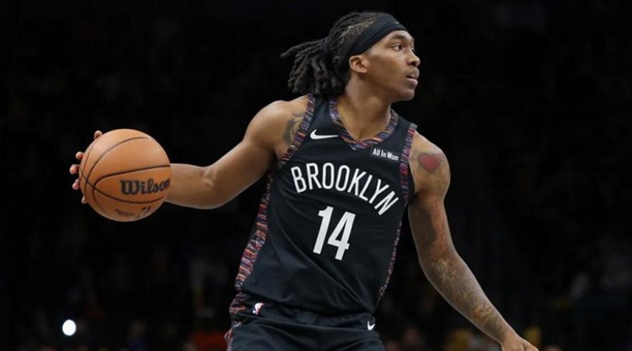 Έφαγαν τρίποντο από... τακουνάκι διαιτητή οι Μπακς (vid)