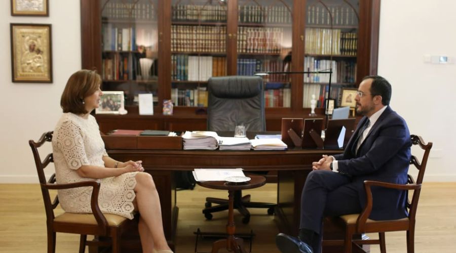 Θεωρεί επίσης ότι οι συζητήσεις για την ουσία του Κυπριακού και τα ΜΟΕ είναι αλληλένδετες και αλληλοενισχυόμενες