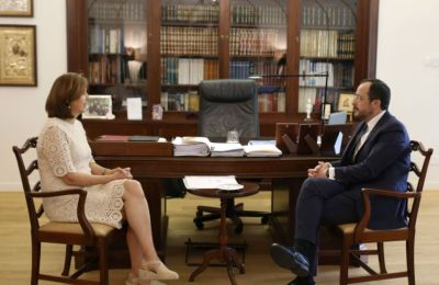 Θεωρεί επίσης ότι οι συζητήσεις για την ουσία του Κυπριακού και τα ΜΟΕ είναι αλληλένδετες και αλληλοενισχυόμενες