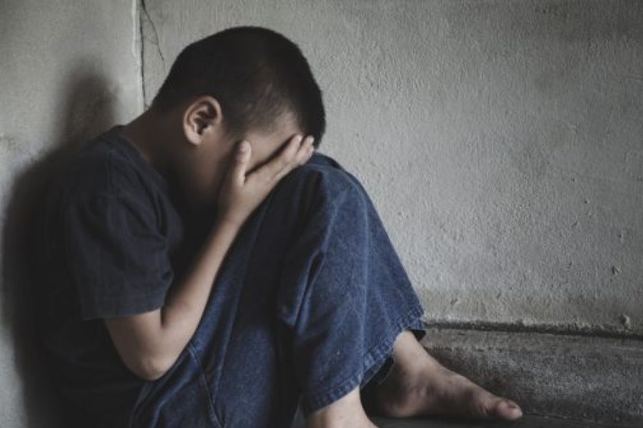 55χρονη κακοποιούσε σεξουαλικά τον γιο της οικιακής βοηθού