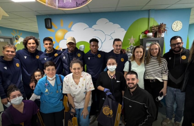 Μοίρασαν δώρα και χαμόγελα οι παίκτες της ΑΕΛ (vid)