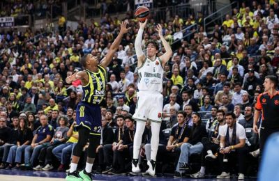 Οπαδοί της Φενέρ πλησίασαν τον διαιτητή στο φινάλε 