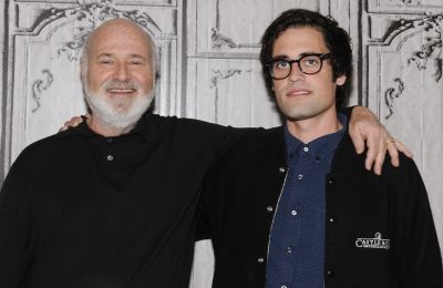 Αντιμετωπίζει επίσης ο Ράινερ την κατηγορία ότι χρησιμοποίησε ένα επικίνδυνο και θανατηφόρο όπλο, δηλαδή ένα μαχαίρι.