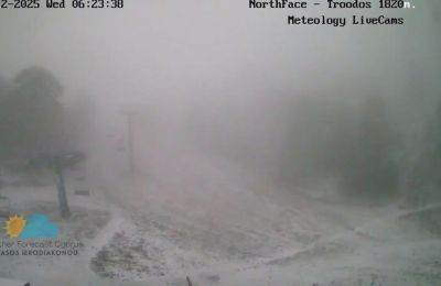 Λευκό σκηνικό στο χιονοδρομικό κέντρο 