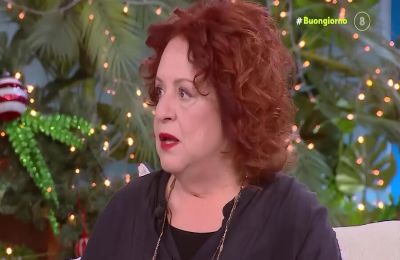 Συγκλovίζει η Ελένη Κοκκίδου