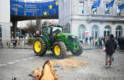 Το Παρίσι και η Ρώμη ζητούν πιο ισχυρές ρήτρες διασφάλισης, αυστηρότερους ελέγχους εισαγωγών και αυστηρότερα πρότυπα για τους παραγωγούς της Mercosur.