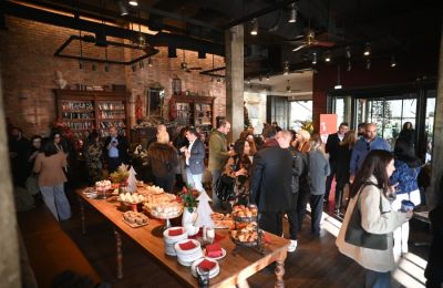 Με γιορτινή διάθεση στο χριστουγεννιάτικο Breakfast της SppMedia