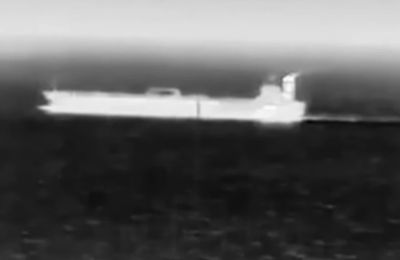 Η επίθεση με drones έγινε σε απόσταση μεγαλύτερη των 2.000 χιλιομέτρων από την Ουκρανία και το πλοίο «υπέστη σημαντικές ζημιές»