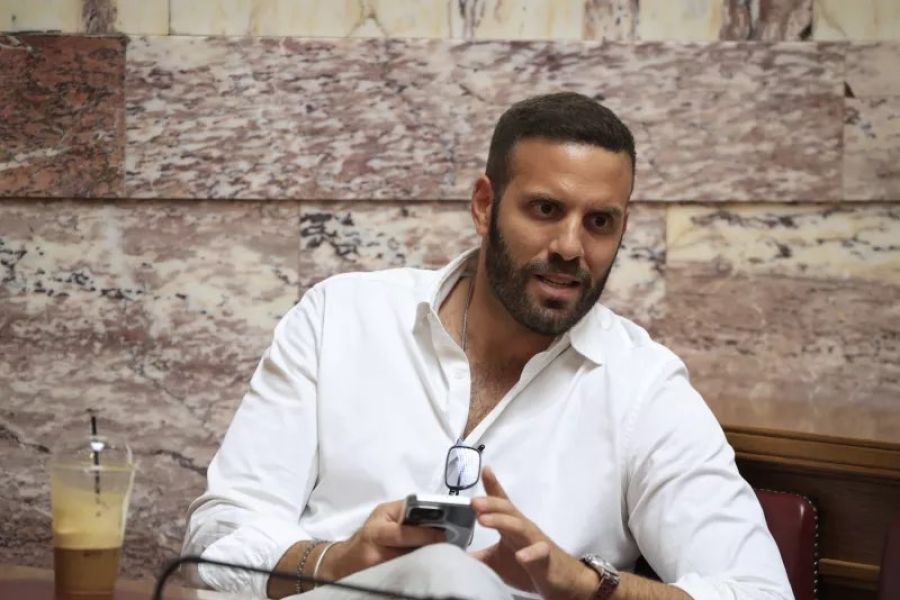 Αμετανόητος ο ευρωβουλευτής Παππάς μετά τον ξυλοδαρμό δημοσιογράφου