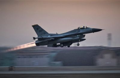 Οι επιθέσεις επρόκειτο να συνεχιστούν για αρκετές ώρες, μέχρι τις πρώτες πρωινές ώρες του Σαββάτου, ανέφερε ο ίδιος αξιωματούχος, κάνοντας λόγο για «μαζική επίθεση»