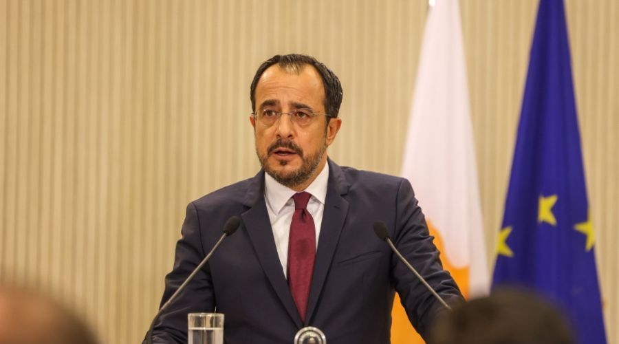 Μετά την ολοκλήρωση της Τριμερούς Συνόδου θα γίνουν δηλώσεις των ηγετών προς τα ΜΜΕ.