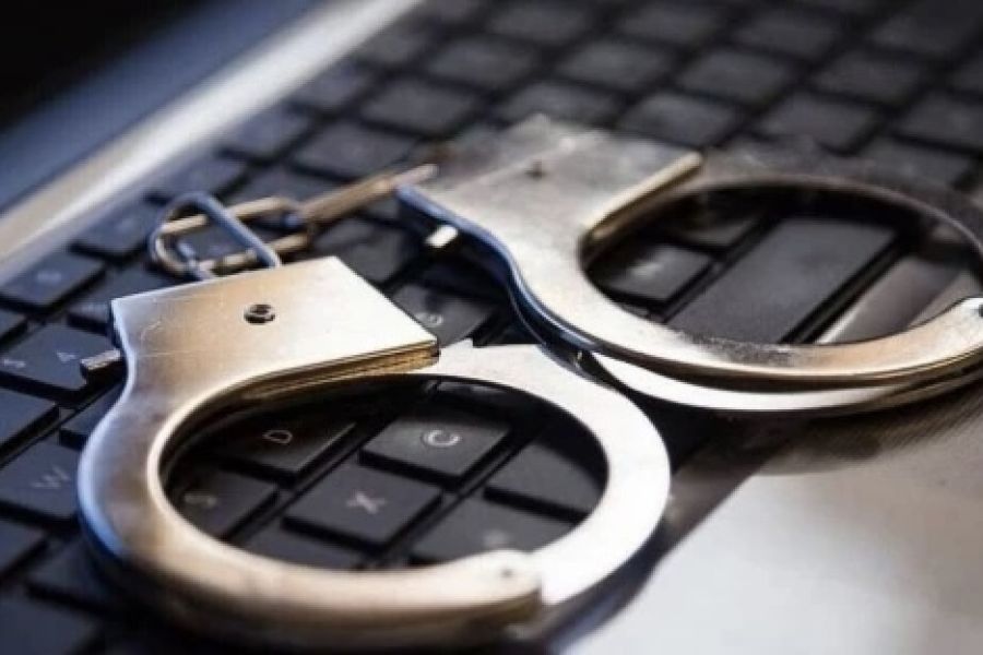 Δημοσίευσε γυμνές φωτογραφίες 15χρονης και την απειλούσε