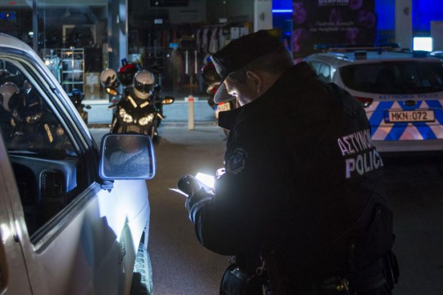 49 οδηγοί θετικοί σε αλκοτέστ σε ένα βράδυ