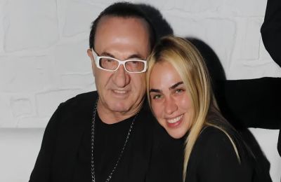 Ο τραγουδιστής παραμένει για προληπτικές εξετάσεις και μιλά για το λιποθυμικό επεισόδιο και τη στήριξη της κόρης του