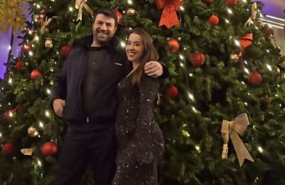 Η φωτογραφία στο πάρτι του deejay radio έκρυβε τελικά μια μεγάλη έκπληξη