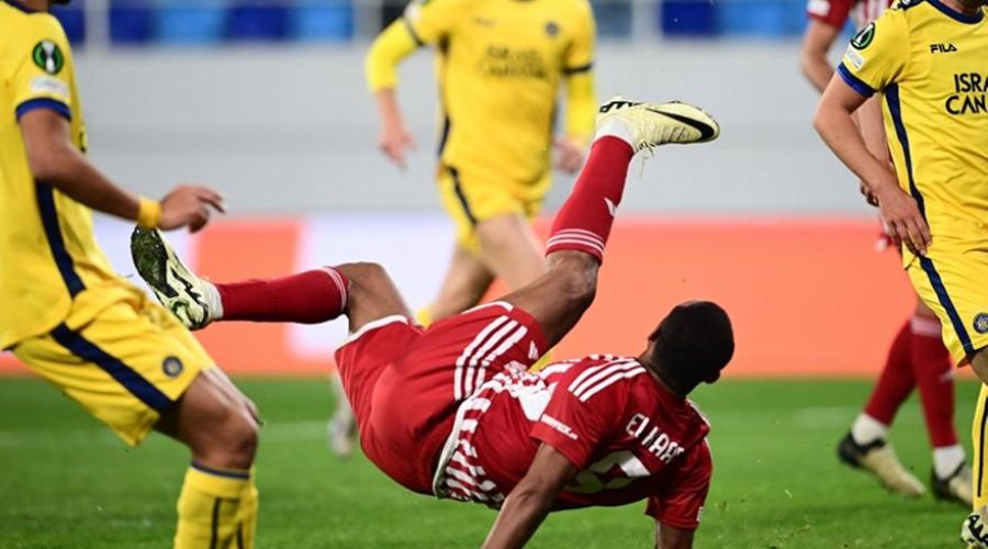 Ελ Κααμπί, το «ψαλιδάκι» ως τέχνη