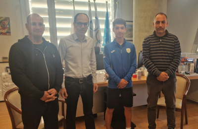 Συνάντηση Προέδρου ΚΟΕ με τον νεαρό αντισφαιριστή Αναστάση Μωσαϊκό