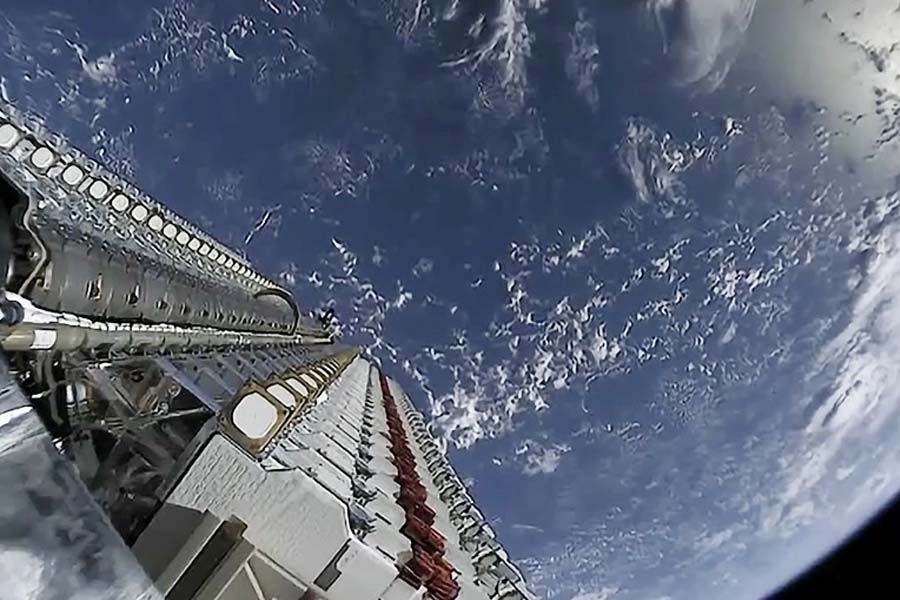 Όπλο για να πλήξει το Starlink του Μασκ αναπτύσσει