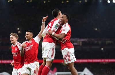 «Ίδρωσε», αλλά «πέταξε» για τα ημιτελικά η Άρσεναλ