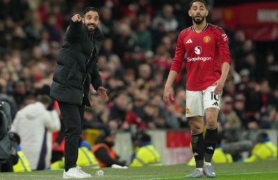 Πάει να βγάλει τα σπασμένα κλείνοντας φιλικό στη Σαουδική Αραβία