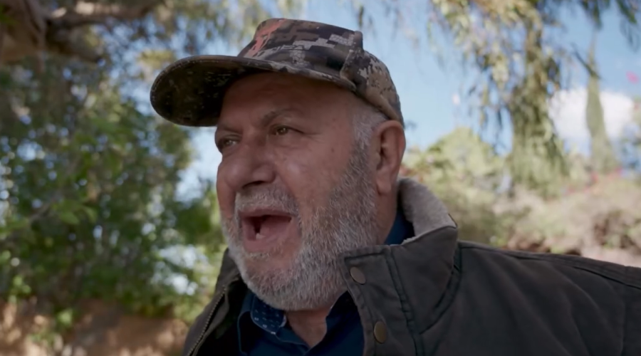 Κατέβηκε με όπλο ο Κίκης και τρόμαξε κόσμο για τα Χριστούγεννα! (vid)