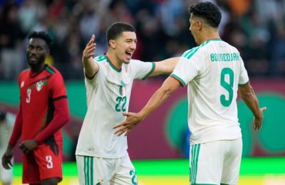 Άνετη πρεμιέρα με τριάρα και Μαχρέζ για την Αλγερία