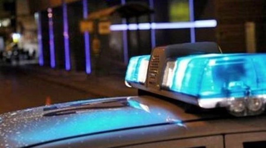 Ο νεαρός φέρει τομή από αιχμηρό αντικείμενο στον αυχένα, καθώς και τομή στον τράχηλο