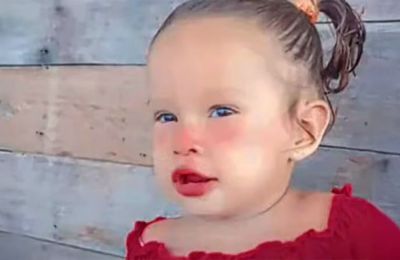 Πληροφορίες αναφέρουν ότι η  άτυχη Κλάρα έπεσε στο ποτάμι από μια τρύπα σε μια πλωτή κατασκευή όπου ζούσε με την οικογένειά της