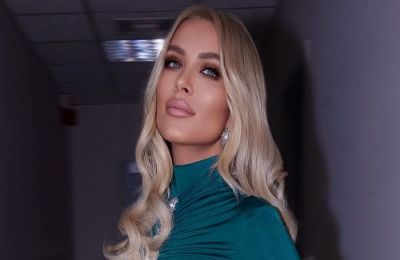 Αυτά είναι τα πρώτα Χριστούγεννα που περνάει με το μωρό της, το οποίο βρίσκεται στην κοιλίτσα της