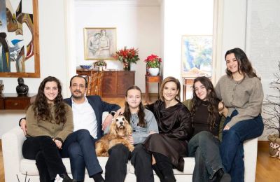Μέσα σε οικογενειακό κλίμα έστειλε τις Χριστουγεννιάτικες ευχές του