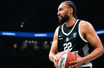 Πάρκερ και Τζόουνς αποδοκιμάστηκαν πριν από το ματς 