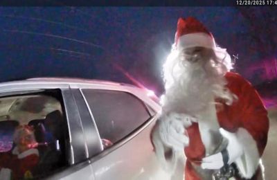 Ο Άγιος Βασίλης σταμάτησε σε αυτοκινητόδρομο των ΗΠΑ για υπερβολική ταχύτητα