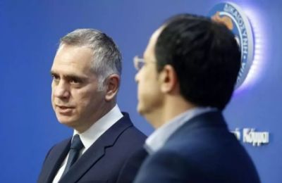  «Με λύπη οφείλω να ομολογήσω πως η συνεργασία με τον Πρόεδρο δεν είναι η επιδιωκόμενη», δήλωσε ο Νικόλας Παπαδόπουλος στην εφημερίδα Πολίτης