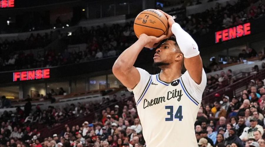 Επέστρεψε και τους… ξεκόλλησε ο Αντετοκούνμπο 