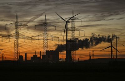 Ενισχύει τον μετασχηματισμό προς ανανεώσιμες πηγές