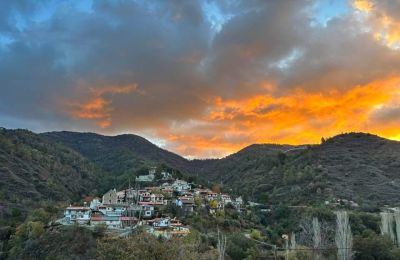 Εντυπωσιακή λήψη: H ανατολή ξεπρόβαλε πίσω από τον Οίκο Μαραθάσας 