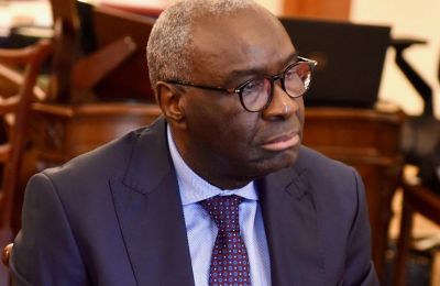 Η ενημέρωση του κ. Ντιάν θα βασιστεί στις δύο τελευταίες εκθέσεις του ΓΓ ΟΗΕ, οι οποίες θα έχουν ολοκληρωθεί έως τις 5 Ιανουαρίου 2026.