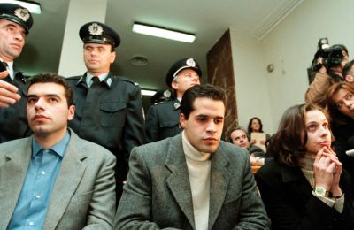 Η υπόθεση των «σατανιστών της Παλλήνης» αφορά δύο φρικτούς φόνους νεαρών γυναικών και τελετές μαύρης μαγείας