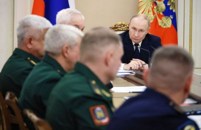 Η Μόσχα θα επανεξετάσει τη θέση της στις ειρηνευτικές διαπραγματεύσεις, φέρεται να είπε ο Πούτιν στον Τραμπ