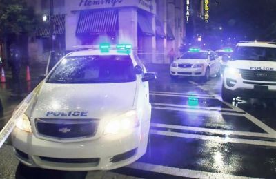 Κηρύχθηκε νεκρή περίπου 20 λεπτά μετά την κλήση που έλαβαν οι αστυνομικοί για τον πυροβολισμό.