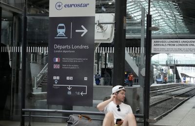 Η αναστάτωση που προκλήθηκε ανέτρεψε τα σχέδια χιλιάδων επιβατών που ταξίδευαν για να γιορτάσουν την Πρωτοχρονιά.